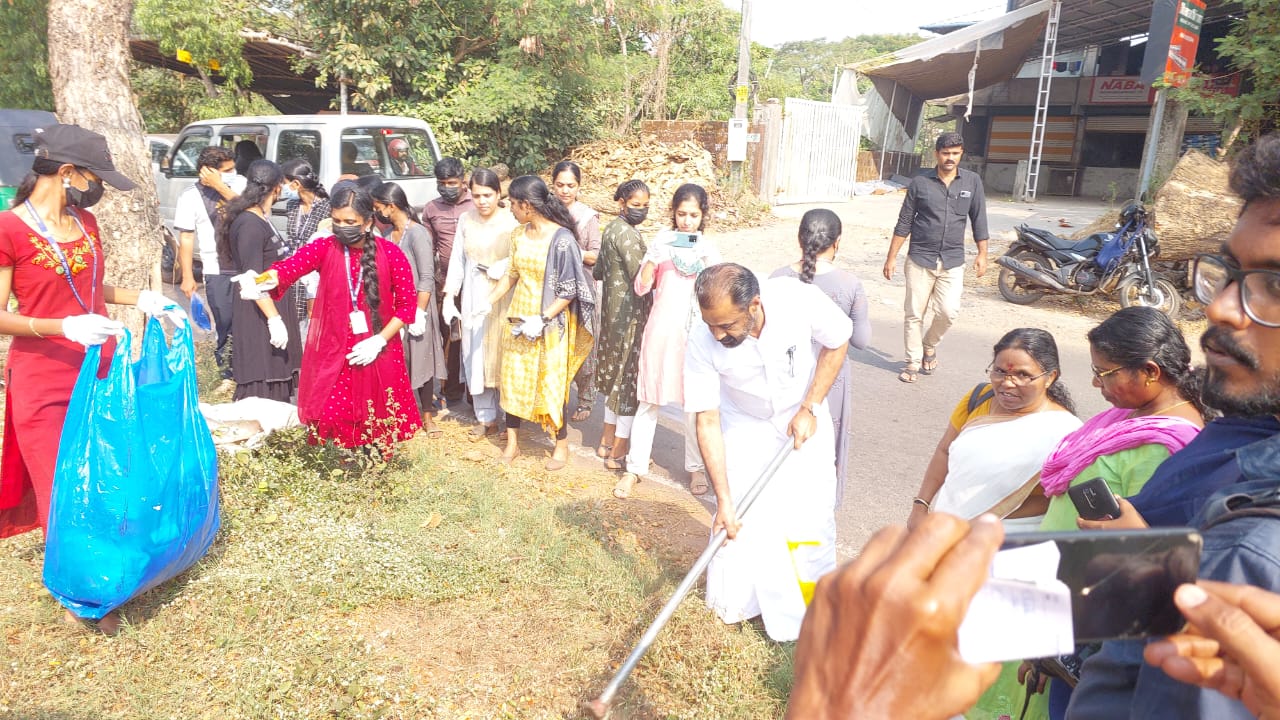 Cleaning of Wetland = Kakkad